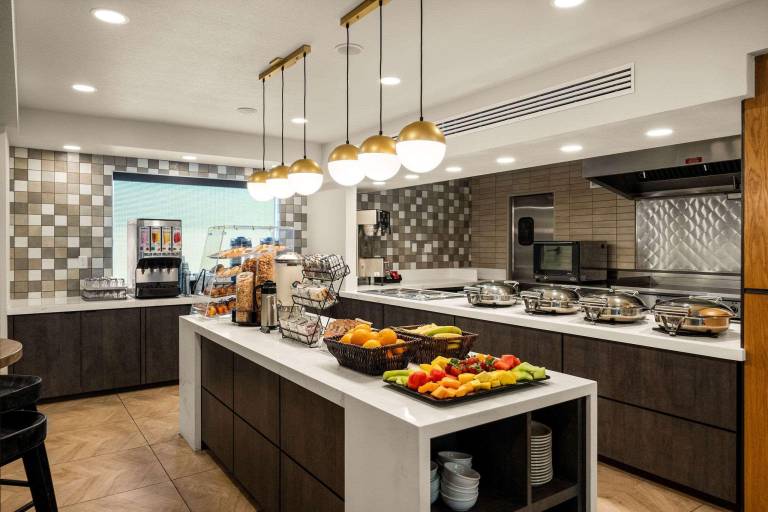Oxford Suites Redding — photo 5