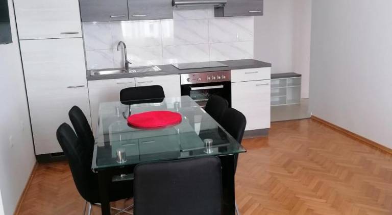Apartment with patio — photo 4
