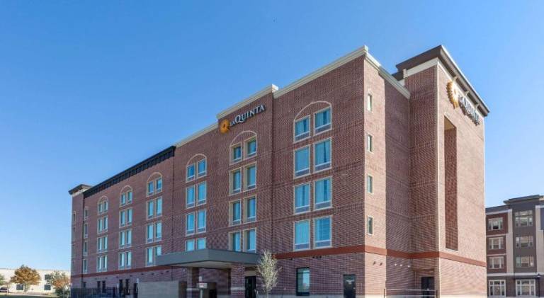 La Quinta Inn & Suites by Wyndham Dallas - Frisco Stadium — photo 2