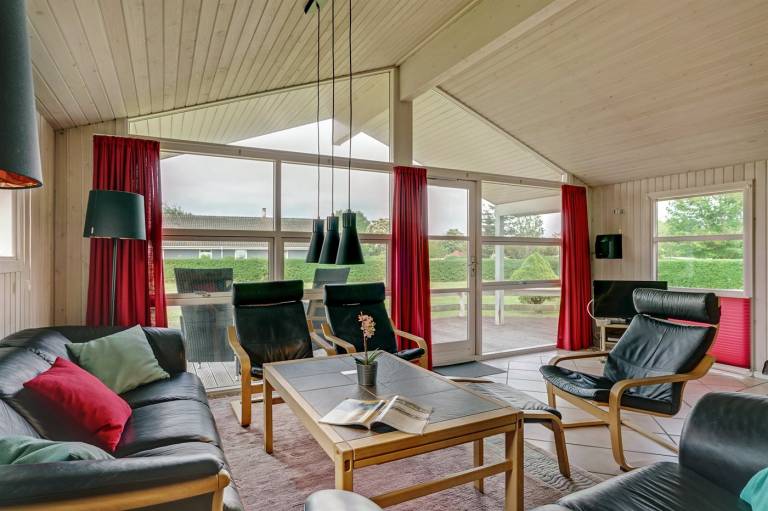 Vacation home with terrace, sauna & barbeque — photo 4