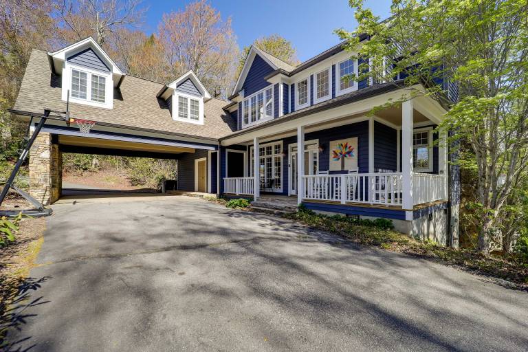 Boone Home w/ Fire Pit - Near App Ski & Sugar Mtn! in Boone, NC