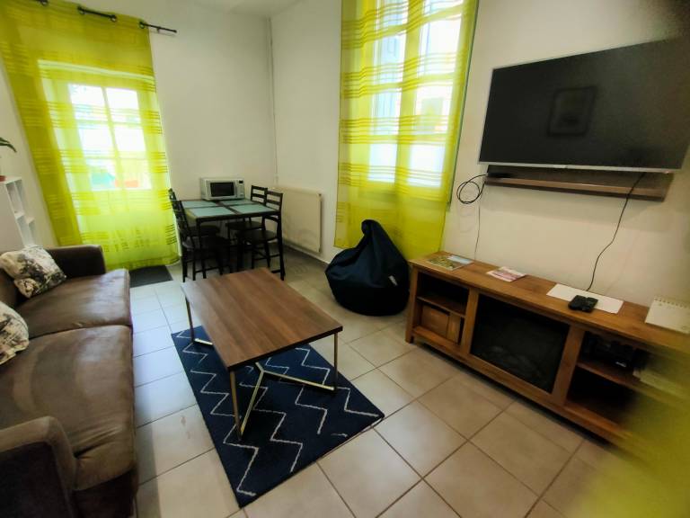 Family-oriented holiday apartment with fast internet & patio | Garden view | Good for workation | Pet-friendly — photo 3