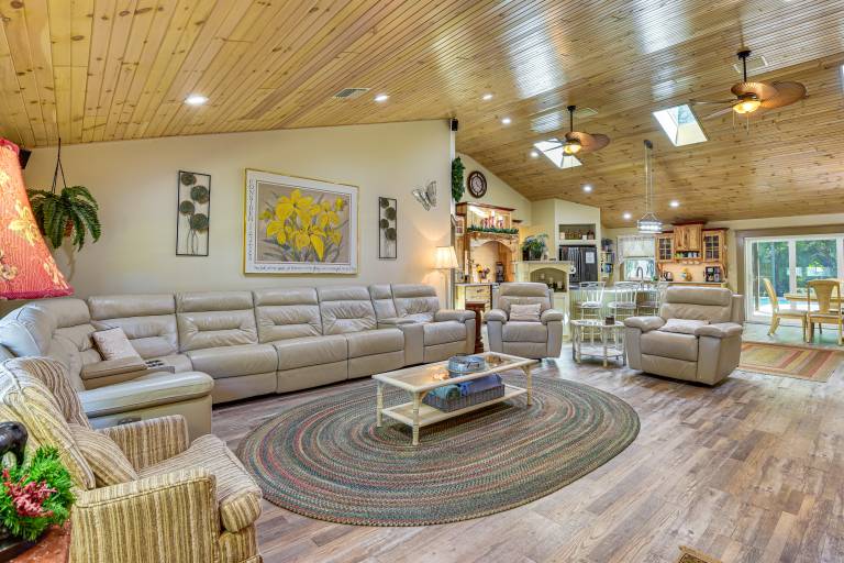 Peaceful 3 Bedroom Home w Pool in Sarasota