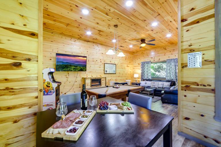Hot Tub & Game Room! Gatlinburg Mtn-View Cabin — photo 3