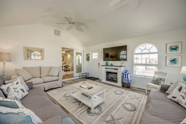 New Unit Historic Dog Friendly Coastal Cottage by the Beach. 214-216 Pearl — photo 5