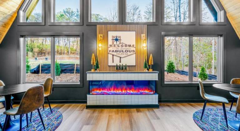 House with hot tub & pool | Dogs allowed in Helen, GA