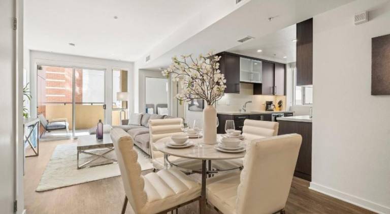 Santa Monica Coastal Retreat with Free Parking Minutes Walk to the Beach — photo 4