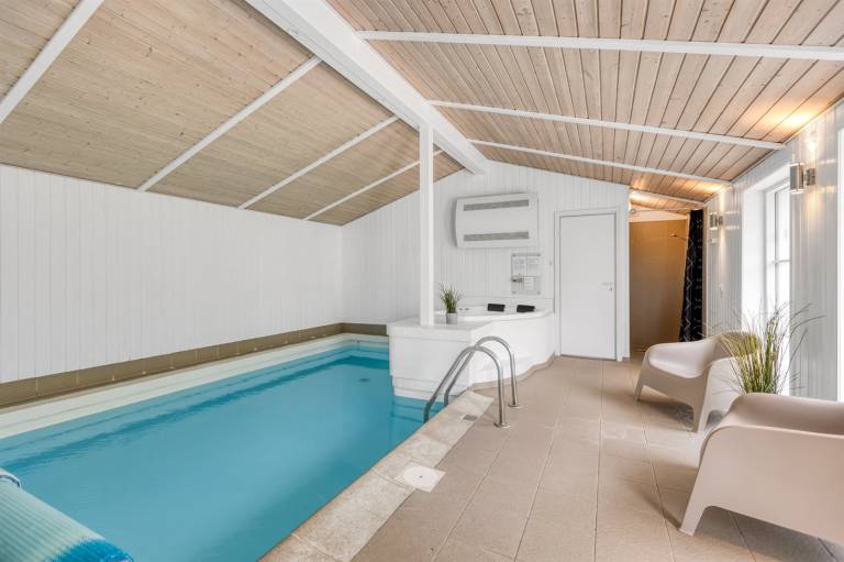 Family-oriented house with sauna, terrace & jacuzzi | Pet-friendly — photo 2