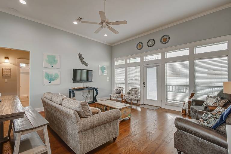 Vacation home with patio — photo 4