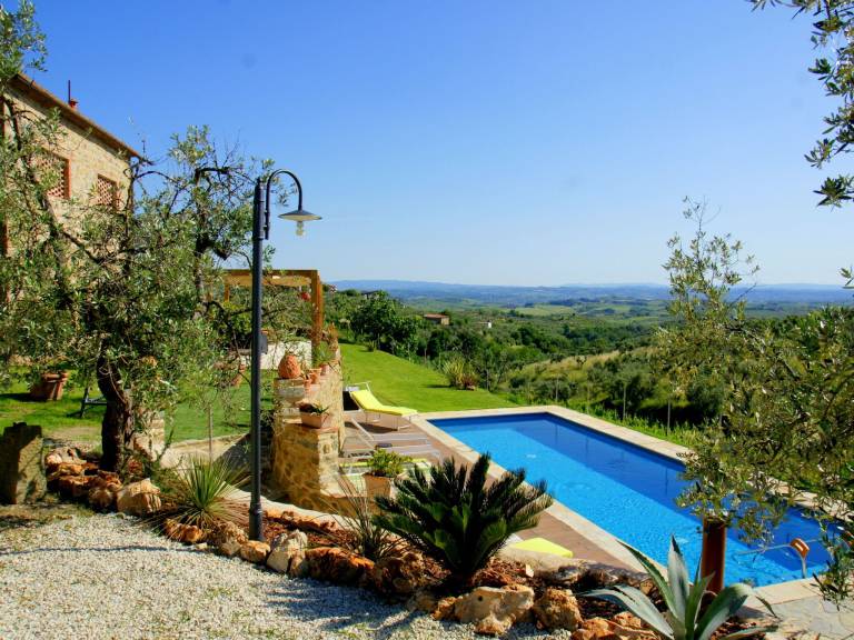 Holiday apartment with pool, garden & terrace — photo 2