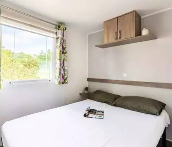 Campsite La Pinède - Mobile home Comfort 3 bdr. 6 pers. Covered Decking TV — photo 5