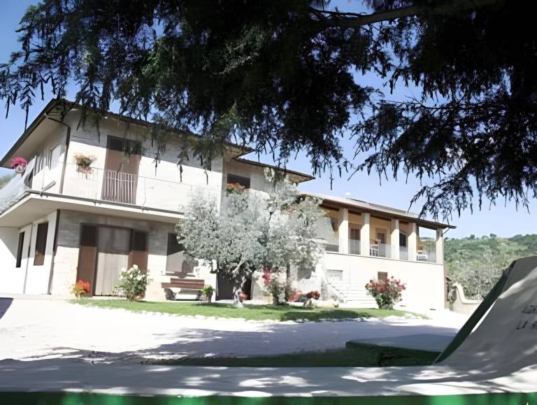 Farm with terrace, pool & grill in Assisi