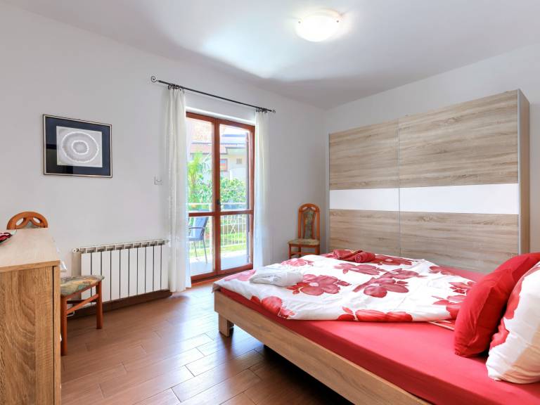 Apartment with terrace, grill & garden | Beach nearby | Pets are welcome — photo 4