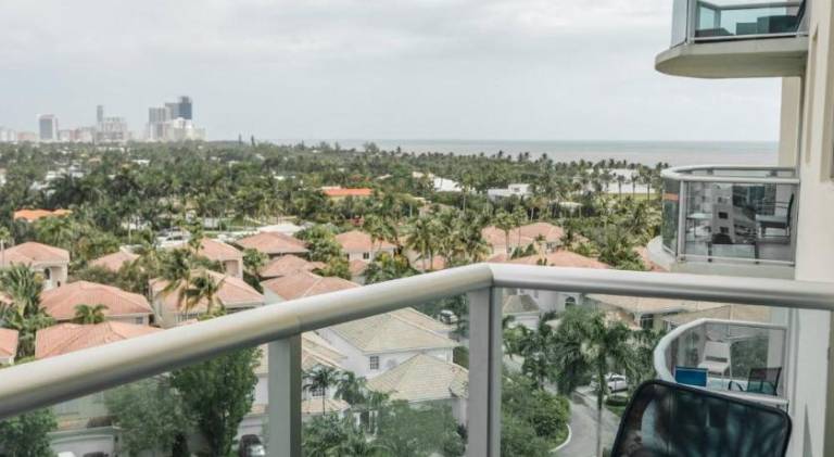 Rental apartment with pool in Sunny Isles Beach, FL