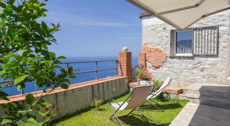 Rental apartment with garden & terrace in Camogli