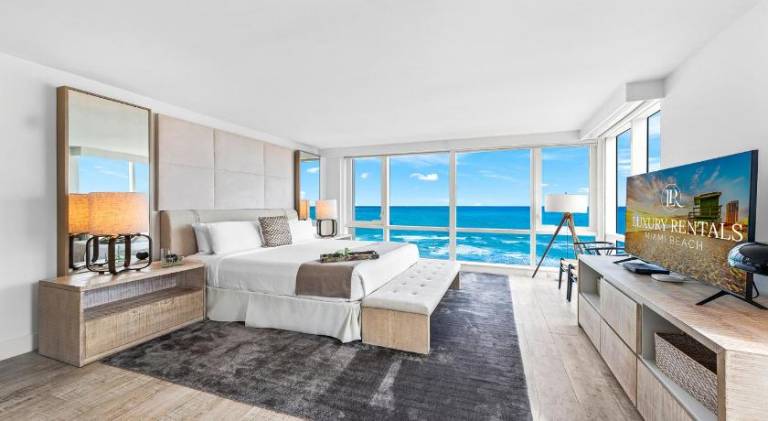 Apartment with jacuzzi | Near Miami Beach Botanical Garden | Close to the beach | Dogs allowed in Miami Beach, FL