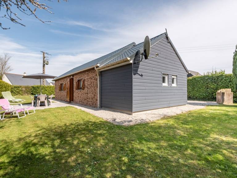 House with garden, patio & barbeque — photo 2