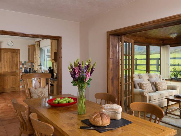 Fully equipped vacation home with yard & barbeque | Pet-friendly — photo 4