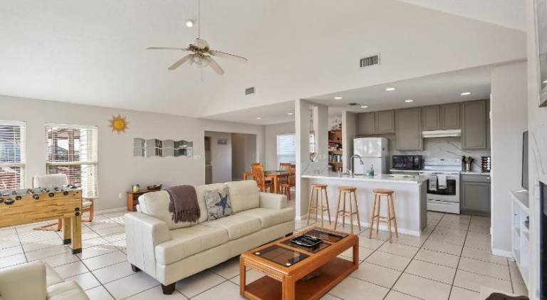 Vacation home with garden, patio & barbecue in Galveston, TX