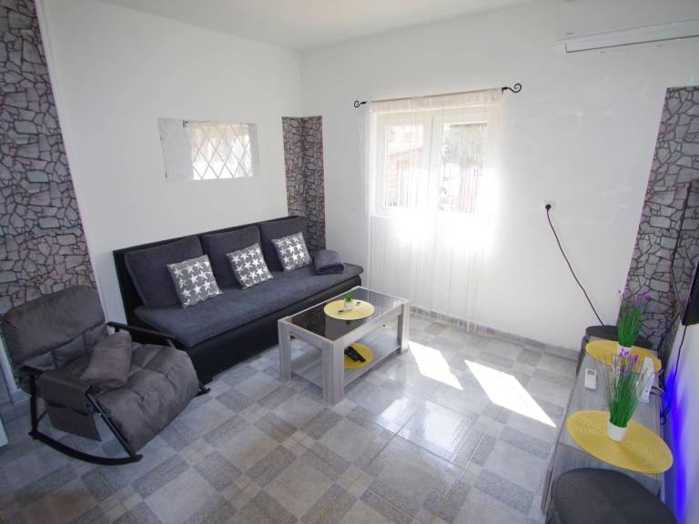 Holiday apartment with garden & terrace — photo 4