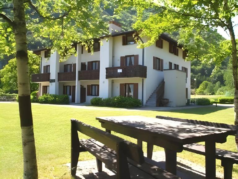 Apartment with garden & barbecue in Ledro