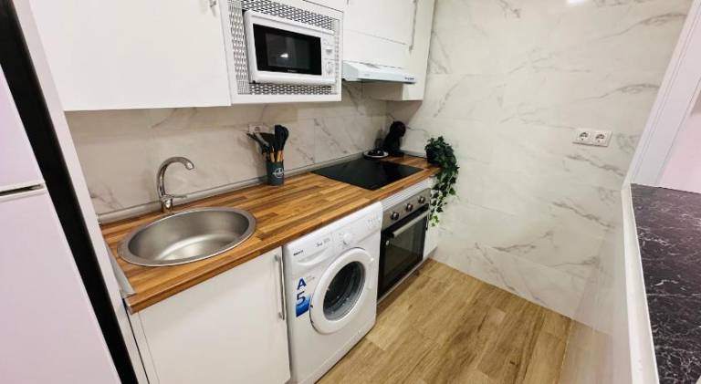 Fully equipped charming rental apartment with patio | Close to Cathedral-Basilica of Our Lady of the Pillar | Pets are welcome — photo 5