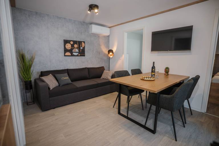 Vacation home with jacuzzi, terrace & barbecue in Vodice