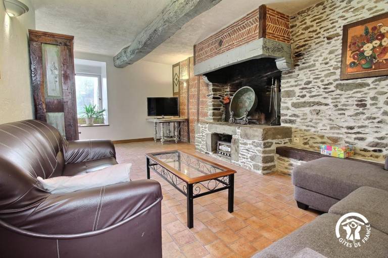 Gite with patio, garden & barbeque — photo 4