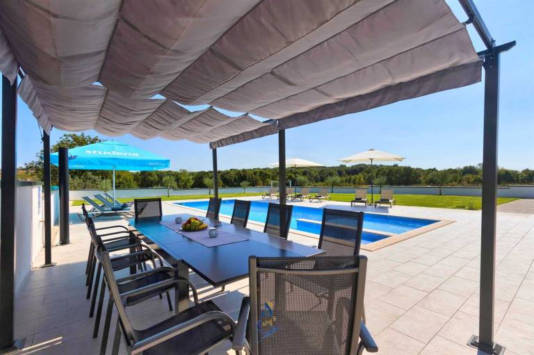 Modern 6-BR villa for 12+2 with pool close to Pula — photo 3