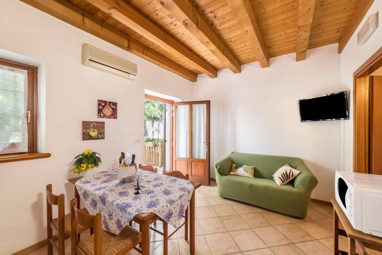 Holiday apartment with pool, garden & terrace | Garden view | Pet-friendly — photo 2