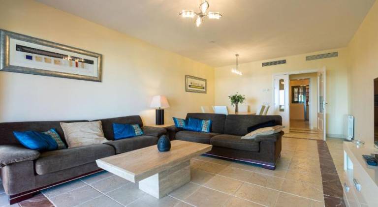 Holiday apartment with pool — photo 4