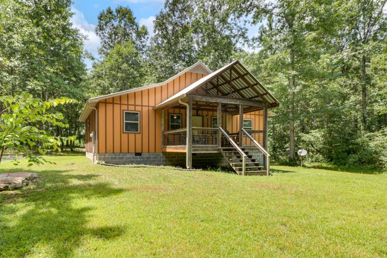 Serene & Secluded Alabama Cabin w Covered Deck
