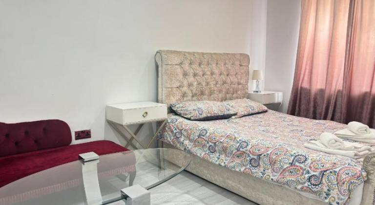 House with 2 rooms for 5 persons in High Wycombe