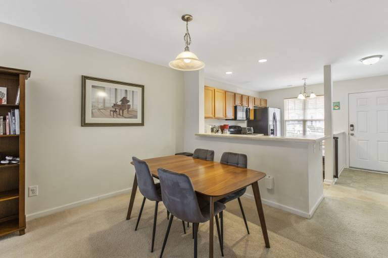 Apartment with pool — photo 3