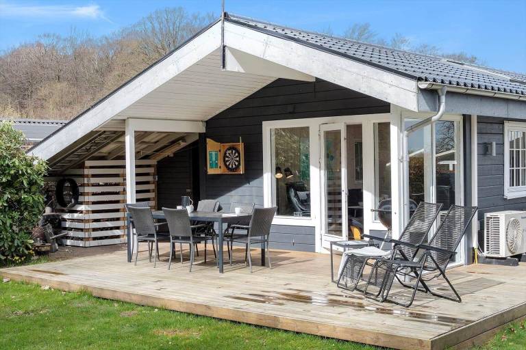 Fully equipped vacation home with terrace, barbeque & yard | Beach nearby | Pet-friendly — photo 3