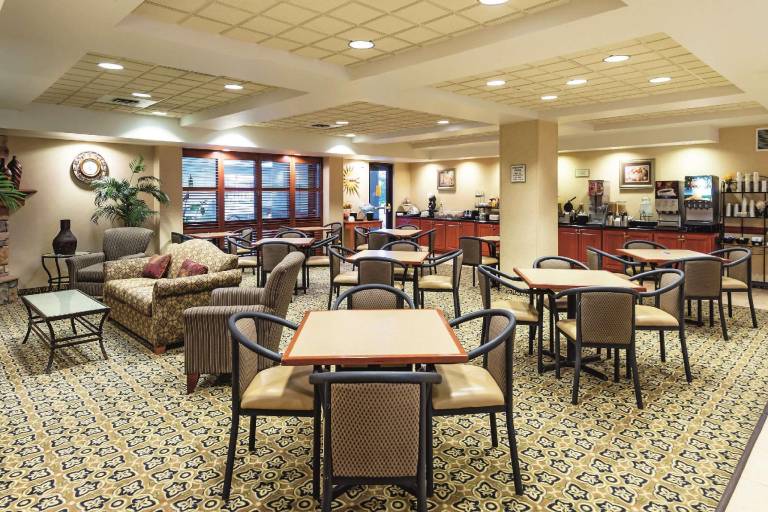 La Quinta Inn & Suites by Wyndham Kennewick — photo 4