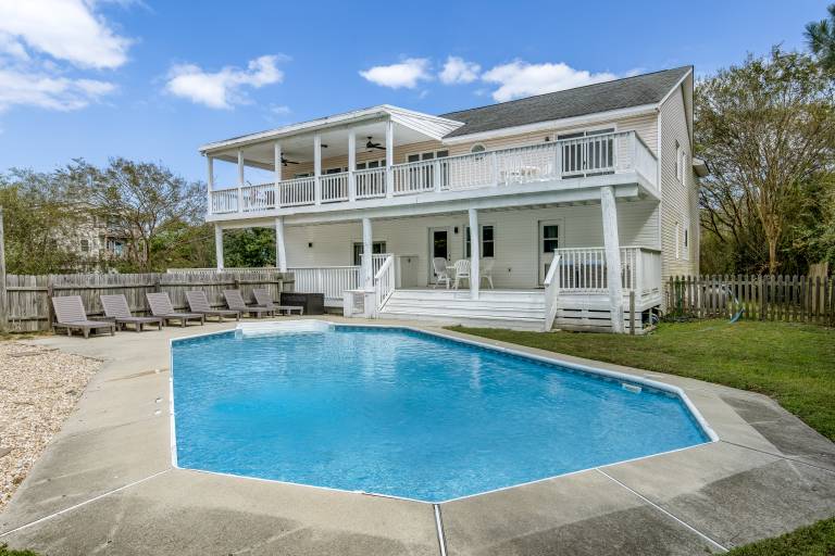 House with private pool & barbeque in Virginia Beach, VA