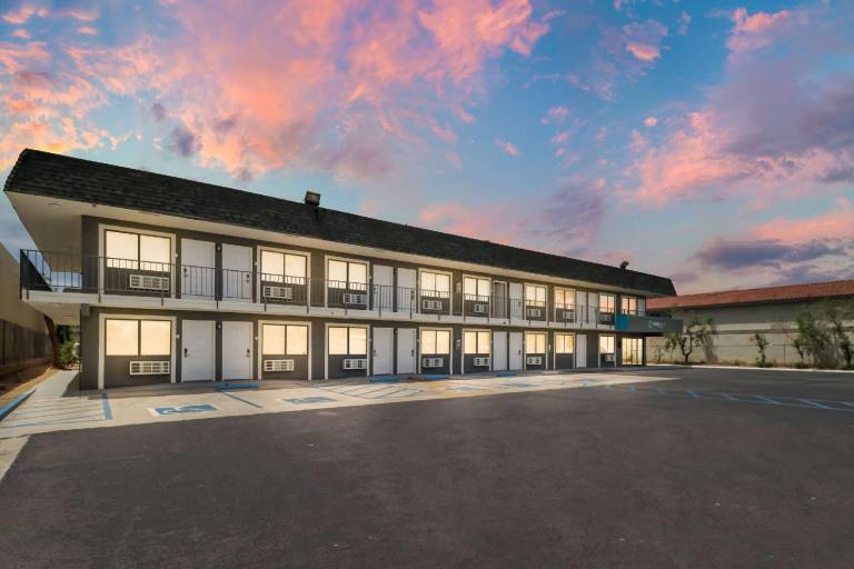 Clarion Pointe Ridgecrest near China Lake Naval Station — photo 2