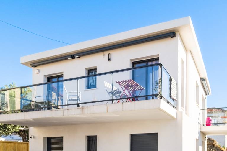 T3 Cros De Cagnes Beachfront Apartment with Private Terrace, Wi-Fi & Air Conditioning in Cagnes-sur-Mer