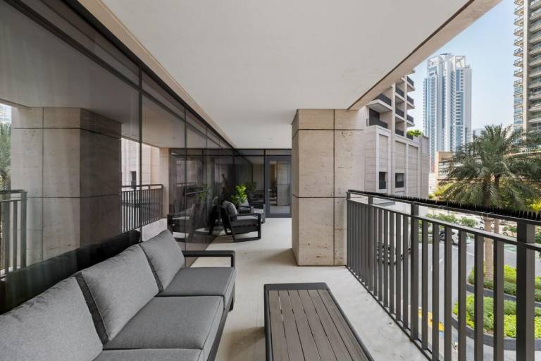 Fully equipped big rental apartment with barbecue, garden & pool | Next to Burj Khalifa | Suitable for remote work | Pets allowed — photo 4