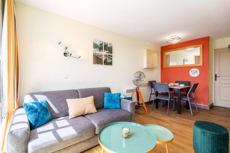 Rental apartment with hot tub & pool in Saint-Raphaël