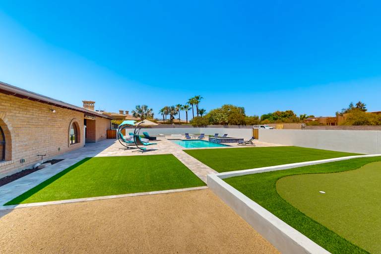 Practice Putts & Lounge Poolside! Scottsdale Home — photo 3