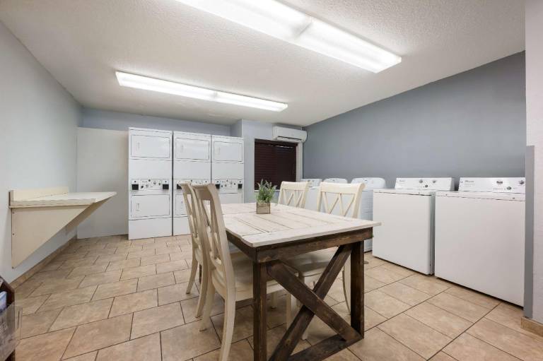 Sonesta Simply Suites Huntsville Research Park — photo 4