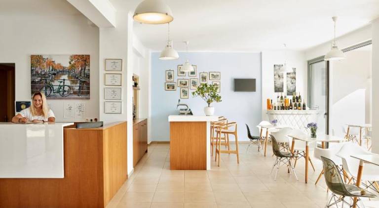 Holiday apartment with terrace, pool & garden — photo 4