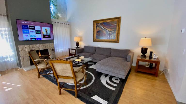 Child-friendly condo with jacuzzi, heated pool & barbecue | Mountain view | Pets are welcome — photo 5