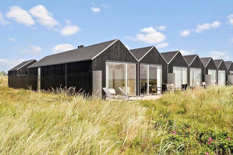 Vacation home with patio, grill & jacuzzi | Pets are welcome in Hvide Sande