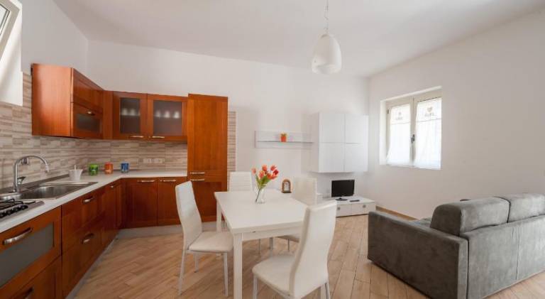Serviced apartment with yard & patio | Beach nearby | Pets are welcome — photo 3