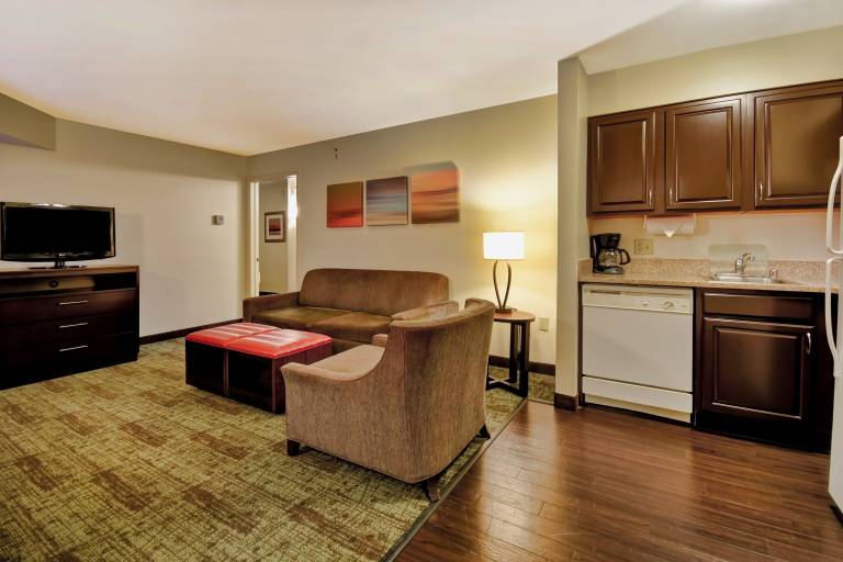 2 Bdrm Ste Each Rm Has 1Qn Bd Nonsmoking