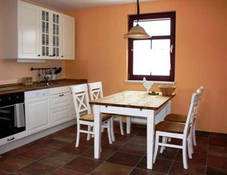 Apartment with patio, yard & grill — photo 5