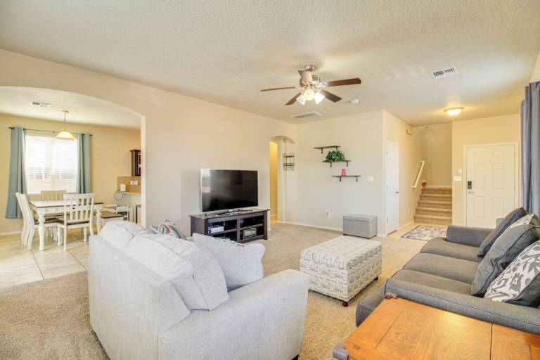 Cottage  Paradise Hills Civic